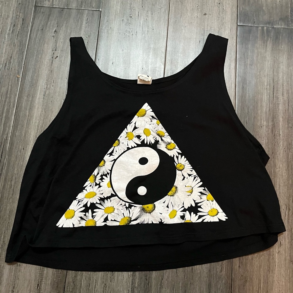 Pacsun LA HEARTS 2019 vibes black and white yin yang crop top tank with flowers
